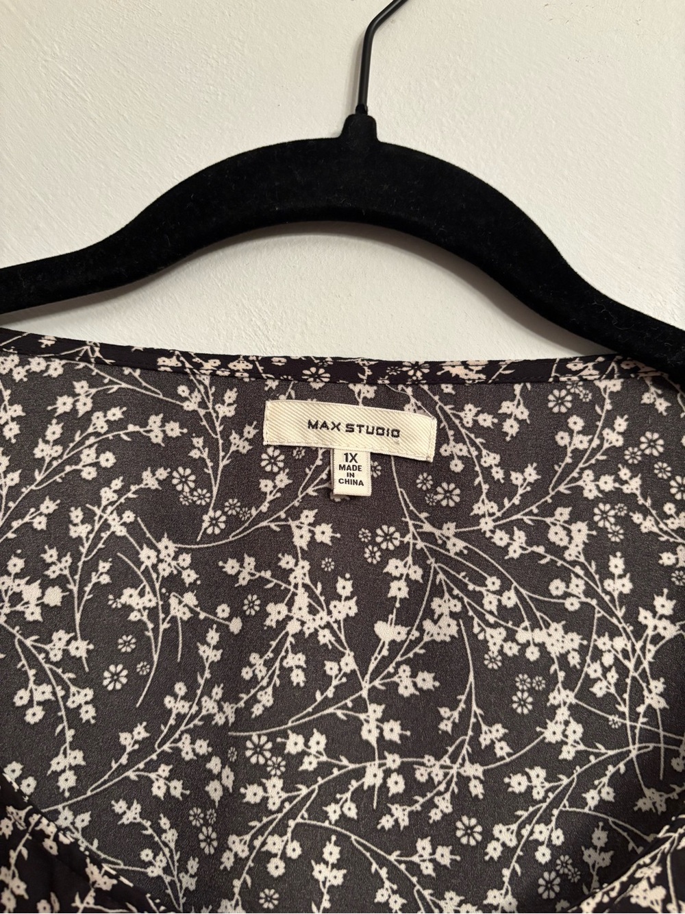 Max Studio Black and Cream Floral Dress - Picture 3 of 7
